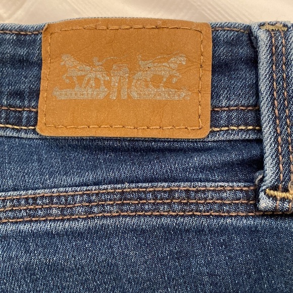 Levi’s Jeans - Picture 2 of 5